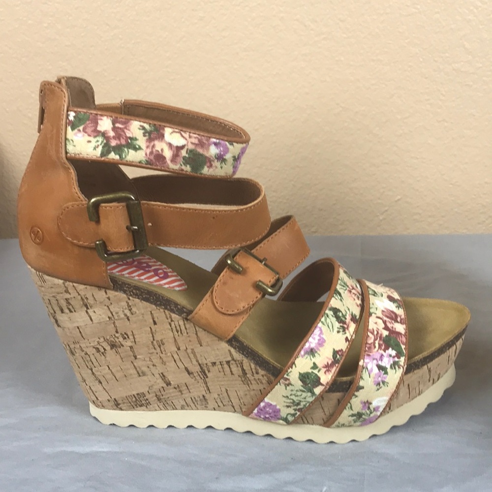 80%20 Willa Buckled Wedge Sandals Size 8.5 M